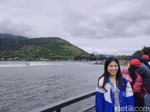 Meski Mendung, Wamen Angela Semangat Nonton Aquabike Jetski Danau Toba 2023 Meski Mendung, Wamen Angela Semangat Nonton Aquabike Jetski Danau Toba 2023
