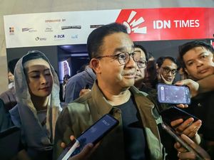 Petani Curhat ke Anies: Beli Pupuk Nggak Perlu Pakai Kartu, Cukup Bawa Ember