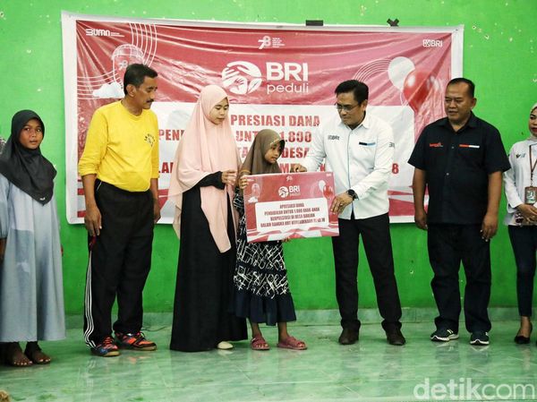 BRI Beri Beasiswa untuk Anak Berprestasi di Desa Tritiro Bulukumba