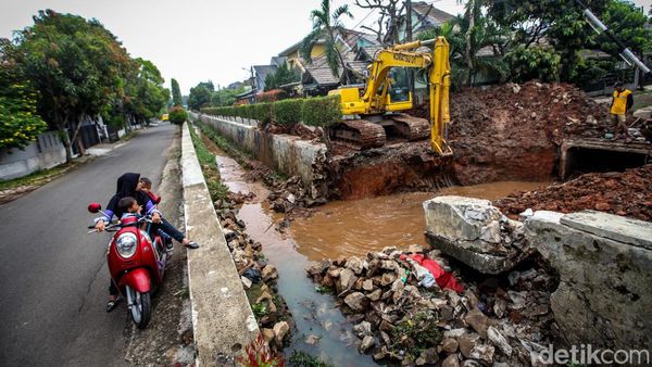Jalan Amblas di Pamulang Tangsel Diperbaiki