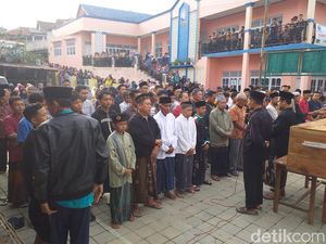 4 Warga Brebes Korban Tewas Kecelakaan di Mijen Demak Dimakamkan