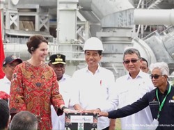 Jokowi Resmikan Proyek Tangguh Train 3 di Teluk Bintuni Papua Barat