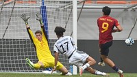 Spanyol vs Jerman pada perempat final Piala Dunia U-17 2023 berlangsung di Jakarta International Stadium (JIS), Jumat (24/11). La Furia Roja tampil lebih dominan. Mereka punya kesempatan lewat Marc Guiu. Namun, tembakannya masih bisa diblok lini belakang Jerman. 