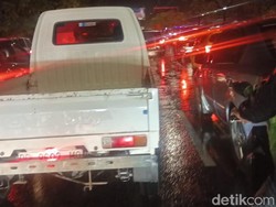 Jalan Urip Sumoharjo-Perintis Makassar Macet Parah, Kendaraan Mengular 2 Km