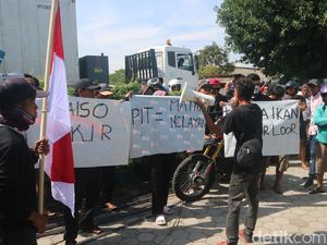 Gelar Demo, Nelayan-Pedagang di Juwana Pati Sambat Harga Ikan Anjlok