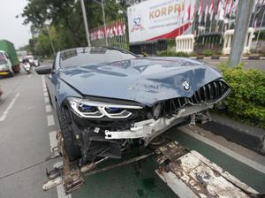 5 Fakta BMW 2 Pintu Celaka dan Nyangkut di Separator Busway Depan DPR 5 Fakta BMW 2 Pintu Celaka dan Nyangkut di Separator Busway Depan DPR