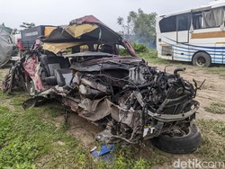 Penampakan Mobil Hancur Usai Kecelakaan Maut di Mijen Demak