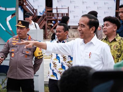 Momen Jokowi Buka Sail Teluk Cenderawasih 2023