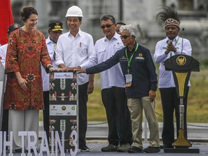 Jokowi Resmikan Proyek Tangguh Train 3 Rp 72 Triliun di Papua Jokowi Resmikan Proyek Tangguh Train 3 Rp 72 Triliun di Papua