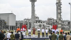 Momen Jokowi Resmikan Tangguh Train 3 di Teluk Bintuni Papua Barat
