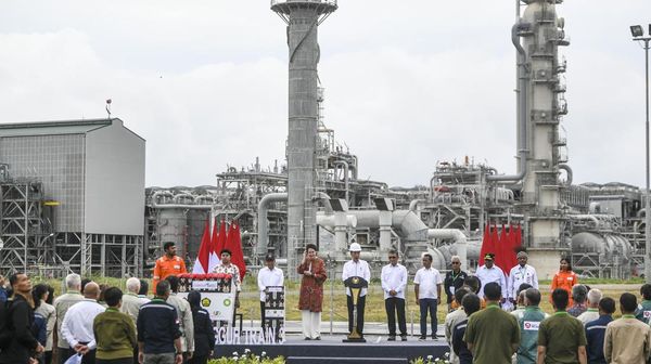 Momen Jokowi Resmikan Tangguh Train 3 di Teluk Bintuni Papua Barat