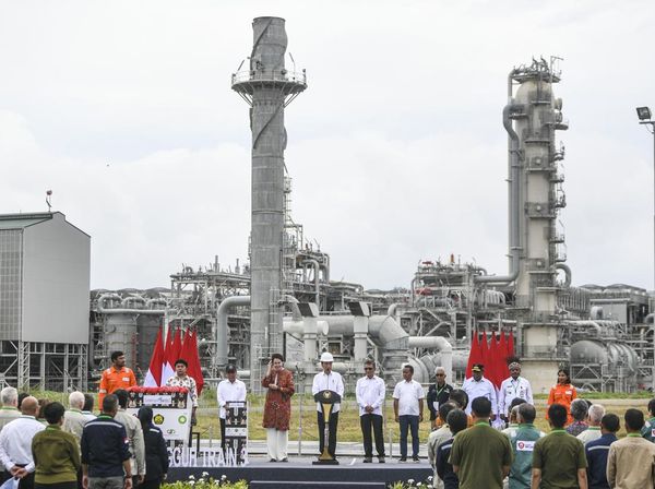 Momen Jokowi Resmikan Tangguh Train 3 di Teluk Bintuni Papua Barat