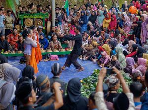 Momen Nyadran Gunung Rogokusumo di Desa Silurah