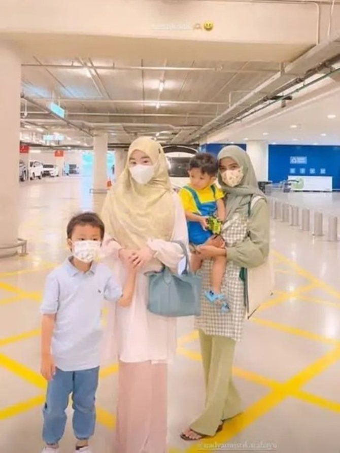 Nadya Mustika Rahayu dan Larissa Chou