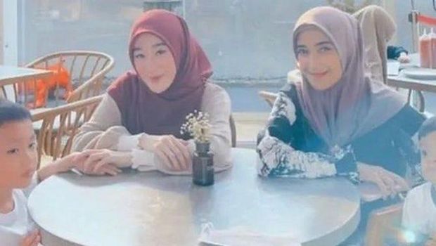 Nadya Mustika Rahayu dan Larissa Chou