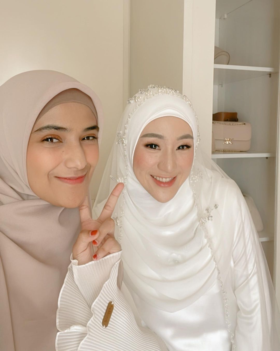 Nadya Mustika Rahayu dan Larissa Chou