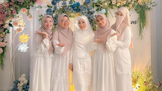 Nadya Mustika Rahayu dan Larissa Chou