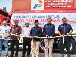 Warga 9 Daerah di Sumatera Kini Beli BBM Satu Harga