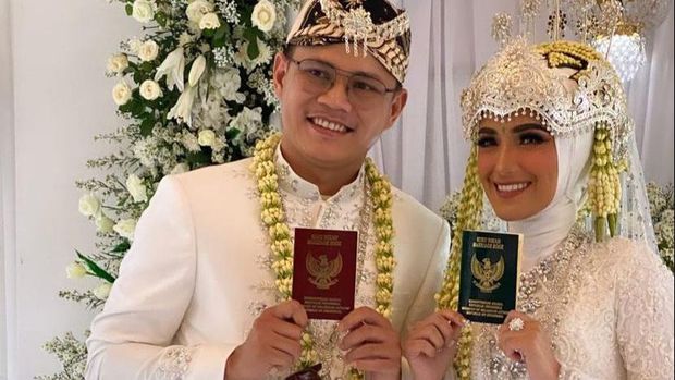 Pernikahan Nadya Mustika Rahayu dan Iqbal Rosadi