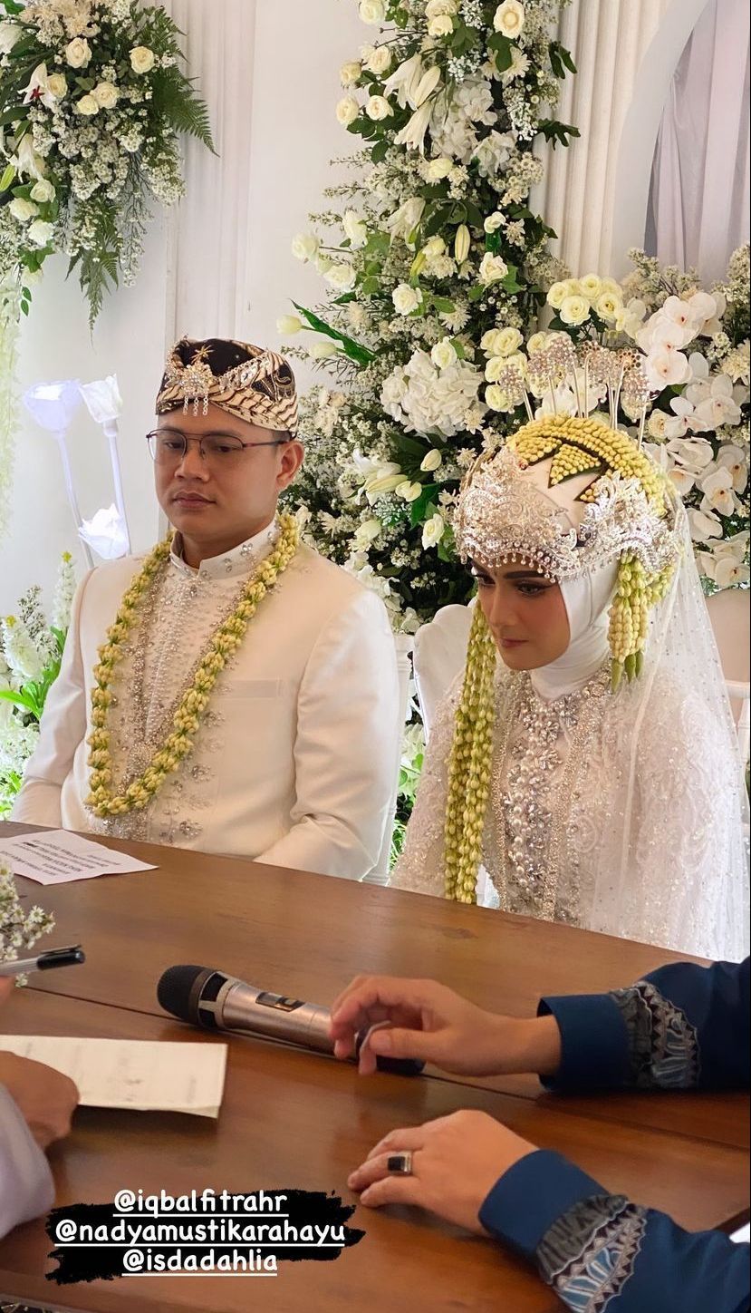 Pernikahan Nadya Mustika Rahayu dan Iqbal Rosadi