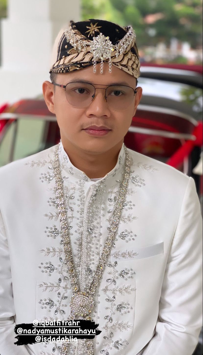 Pernikahan Nadya Mustika Rahayu dan Iqbal Rosadi