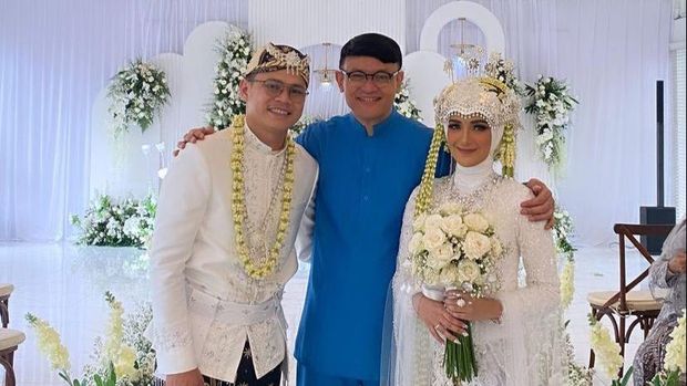 Pernikahan Nadya Mustika Rahayu dan Iqbal Rosadi