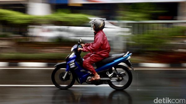 Potret Jakarta Diguyur Hujan Sore Ini