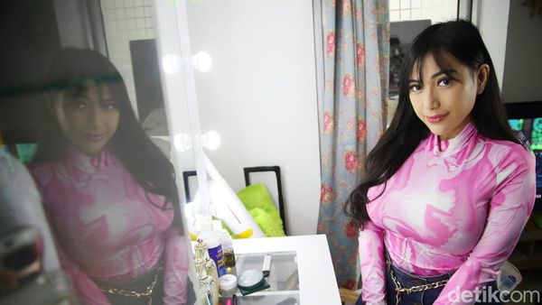 Rezy Adisty Habiskan Ratusan Juta Ubah Penampilan, Ini 5 Potretnya!