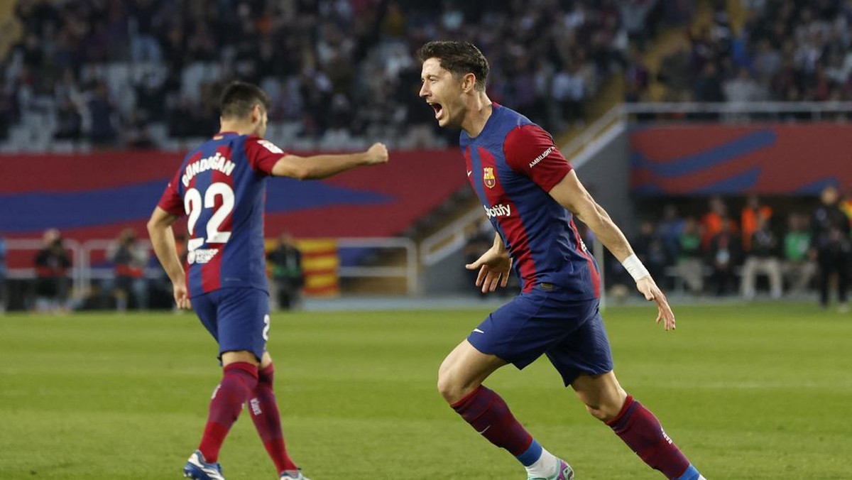 Robert Lewandowski yakin bisa kejar Jude Bellingham di daftar top scorer LaLiga (REUTERS/ALBERT GEA)