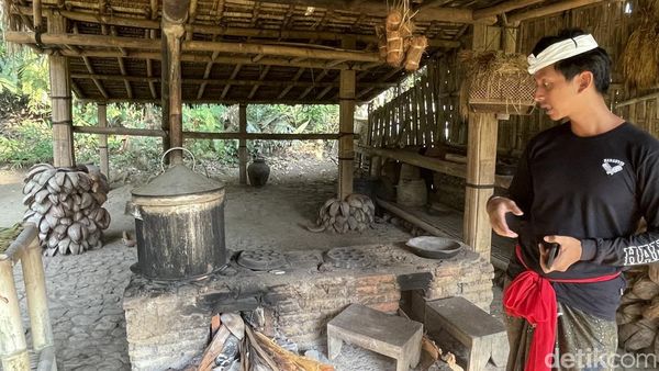 Intip Dapur Produksi Arak yang jadi Official Merchandise G20 di Bali