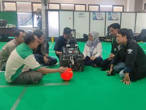Kenalkan Sicobot, Robot Pelatih Kiper Karya Mahasiswa PENS Kenalkan Sicobot, Robot Pelatih Kiper Karya Mahasiswa PENS