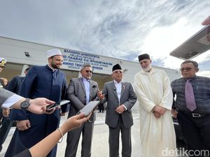 Maruf Amin Salat Jumat di Masjid Athena Yunani, Berdoa untuk Gaza Maruf Amin Salat Jumat di Masjid Athena Yunani, Berdoa untuk Gaza