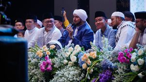 Zulhas-Gibran Hadiri Semarang Bersalawat yang Dipadati Puluhan Ribu Warga