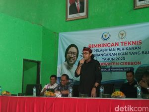 Ono Surono Dorong Nelayan Cirebon Jaga Kualitas Ikan Demi Jaga Harga Jual Ono Surono Dorong Nelayan Cirebon Jaga Kualitas Ikan Demi Jaga Harga Jual