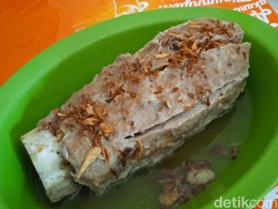 Puasnya Makan Bakso Super Seberat 1 Kg di Kawasan Ciputat