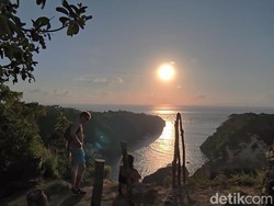 Atuh Beach, Spot Terbaik Berburu Sunrise di Nusa Penida
