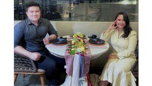 Romantis! Momen Chikita Meidy Makan Malam Bersama Suami