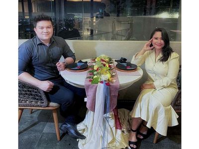 Romantis! Momen Chikita Meidy Makan Malam Bersama Suami