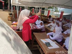 Semangat Guru Cianjur Menyelamatkan Generasi Emas Korban Gempa Semangat Guru Cianjur Menyelamatkan Generasi Emas Korban Gempa