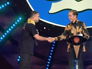 Tebak-tebakan Jokowi ke Guru: Punya Leher tapi Tak Punya Kepala, Apa Itu? Tebak-tebakan Jokowi ke Guru: Punya Leher tapi Tak Punya Kepala, Apa Itu?