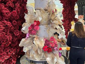 7 Ide Kue Pernikahan Unik & Elegan, Berbentuk Carousel Hingga Kastil Kerajaan 7 Ide Kue Pernikahan Unik & Elegan, Berbentuk Carousel Hingga Kastil Kerajaan