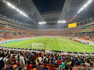 Biang Kerok Lapangan JIS Tergenang Versi JakPro Biang Kerok Lapangan JIS Tergenang Versi JakPro