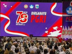 Didampingi Nadiem Makarim, Jokowi Hadiri Peringatan HUT Ke-78 PGRI di Jakut