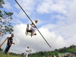 Mengenal Kuntulan Semangkung, Kesenian Penuh Atraksi Khas Banjarnegara