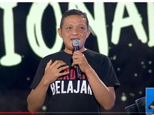 Di Depan Jokowi, Kuswanto Guru Asal Sigi Ngaku Kerap Naik Pohon Cari Jaringan