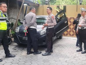 Terungkapnya Pemobil Viral Tanpa Pintu Bagasi Bawa 2 Bayi di Solo Terungkapnya Pemobil Viral Tanpa Pintu Bagasi Bawa 2 Bayi di Solo