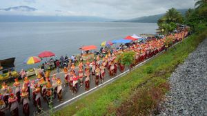 Tumpah Ruah Warga Tanah Datar di Pawai 1.000 Pongek Simawang