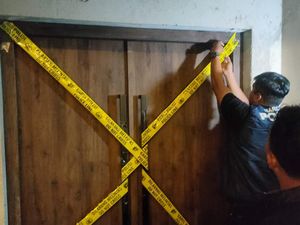 Polisi Segel Kafe Kode Senopati Buntut Temuan 3 Butir Ekstasi Polisi Segel Kafe Kode Senopati Buntut Temuan 3 Butir Ekstasi