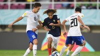 Tekanan Prancis masih belum membuahkan hasil sampai menit ke-80.