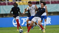 Dalam pertandingan Les Bleus vs Oq Boʻrilar di Stadion Manahan, Solo, Sabtu (25/11/2023) sore WIB, skor masih 0-0 pada babak pertama. Prancis lebih banyak menguasai pertandingan dengan penguasaan bola 59 persen.